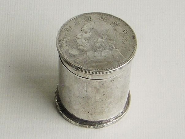 Silver opium box with Yuan Shikai – (0818)